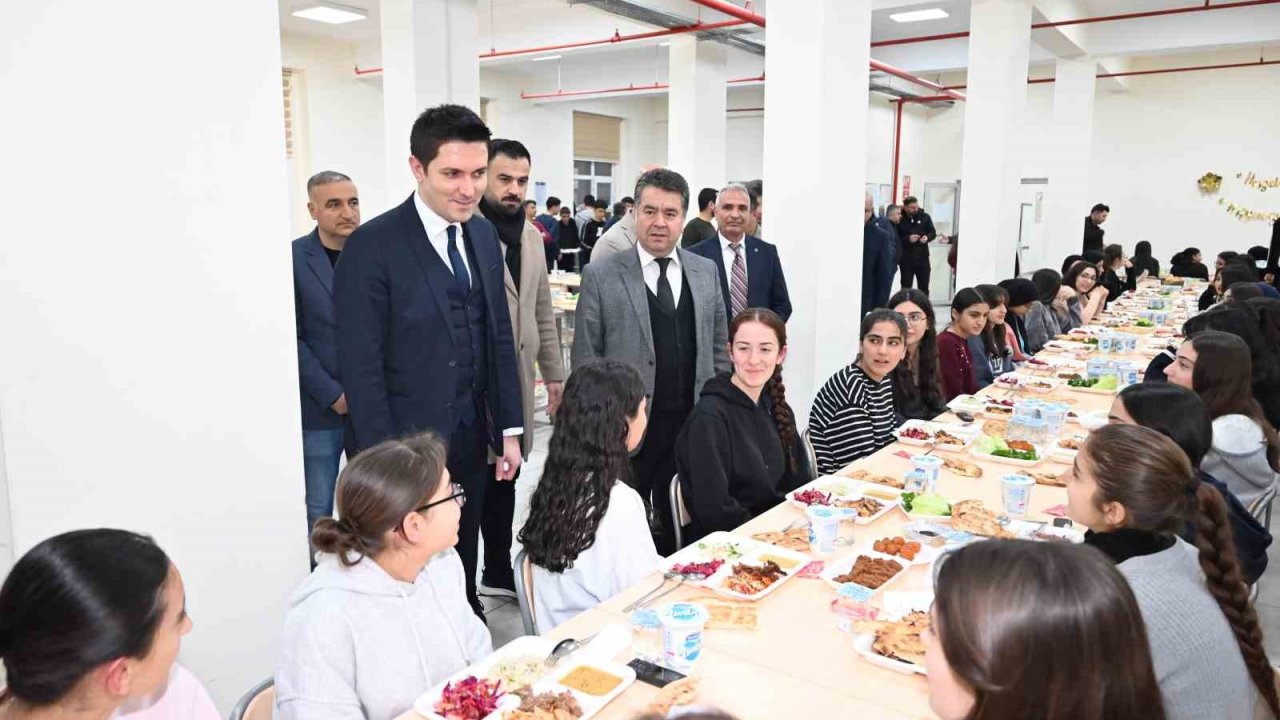 Kaymakam Çakır, fen lisesi öğrencileriyle iftarda buluştu