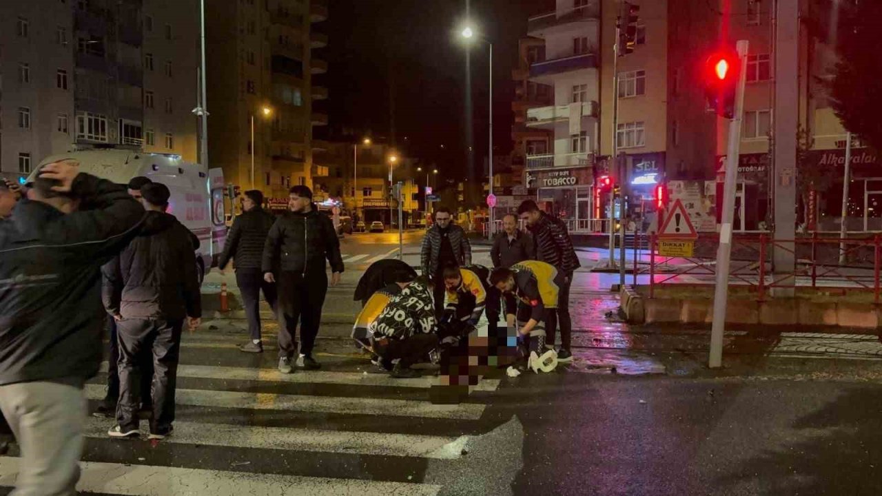 Kayseri’de ciple otomobil çarpıştı: 2 ağır yaralı