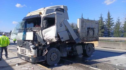Kazadan kaçarken tırlar çarpıştı, biri makasladı: 1 yaralı