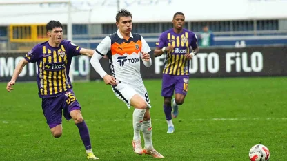 Kazımcan Karataş, Başakşehir formasıyla ilk maçına çıktı