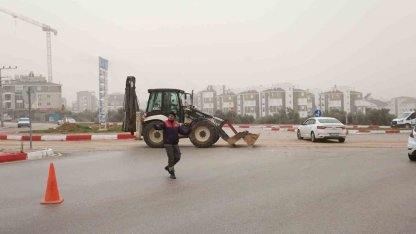 Kepez’de yağış sonrası bozulan yollara müdahale