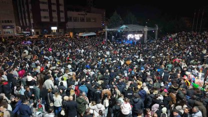 Kırıkkale’de Hüseyin Kağıt konserine binlerce kişi akın etti
