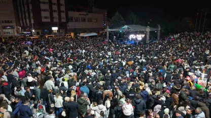 Kırıkkale’de Hüseyin Kağıt konserine binlerce kişi akın etti