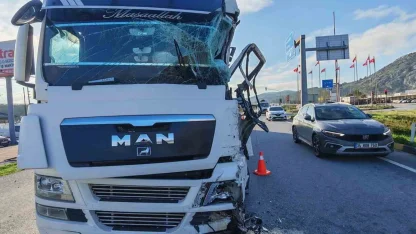 Kırkağaç’ta iki tır çarpıştı: 1 yaralı