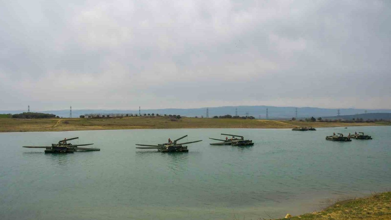 Kırklareli’nde "durgun sulardan geçiş eğitimi" başarıyla tamamlandı