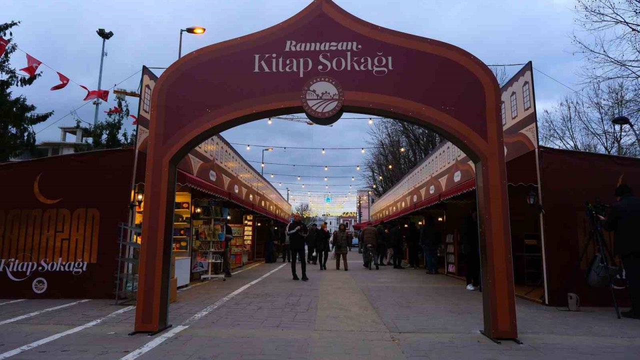 Kitap Sokağı kapılarını açtı