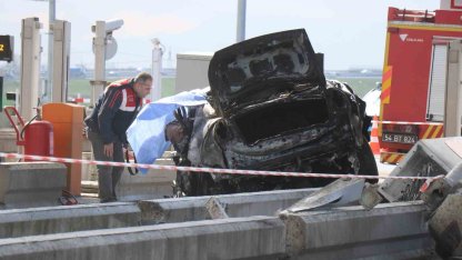 KMO’da feci kaza: Bariyerlere çarptı alev aldı, sürücü olay yerinde hayatını kaybetti