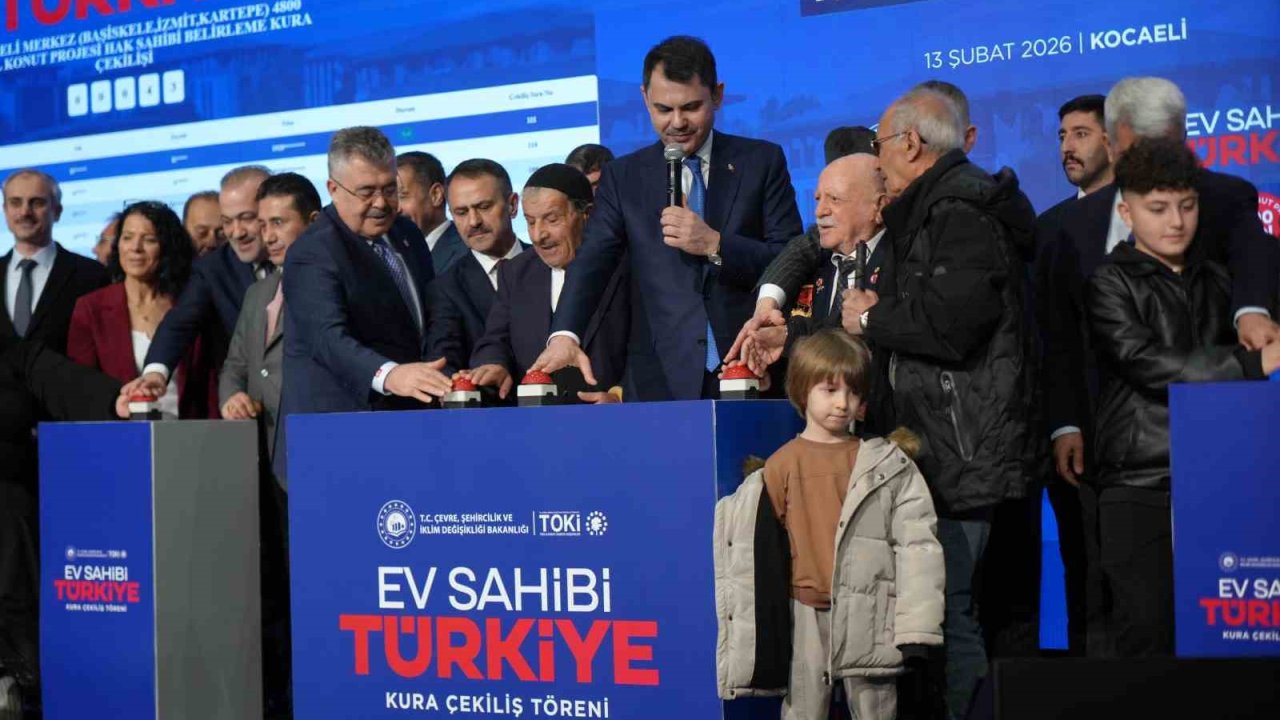 Kocaeli’de 10 bin 340 sosyal konutun kura çekimi Bakan Kurum’un katılımıyla yapıldı