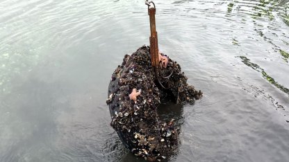 Kocaeli’de deniz dibinden 50 lastik çıktı