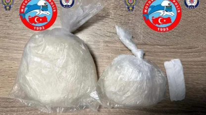 Kocaeli’de durdurulan 4 şüpheliden yüklü miktarda uyuşturucu çıktı