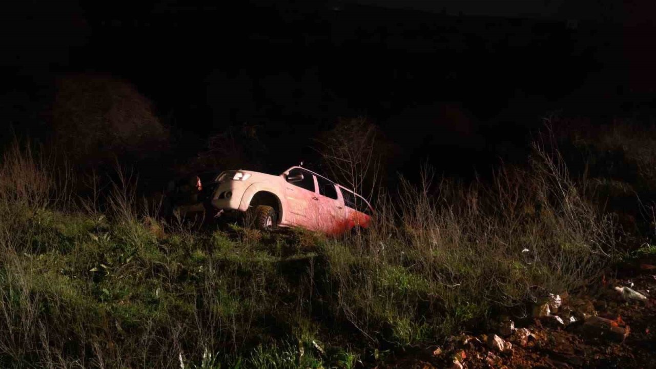 Kontrolden çıkan kamyonet şarampole yuvarlandı, sürücü yaralandı
