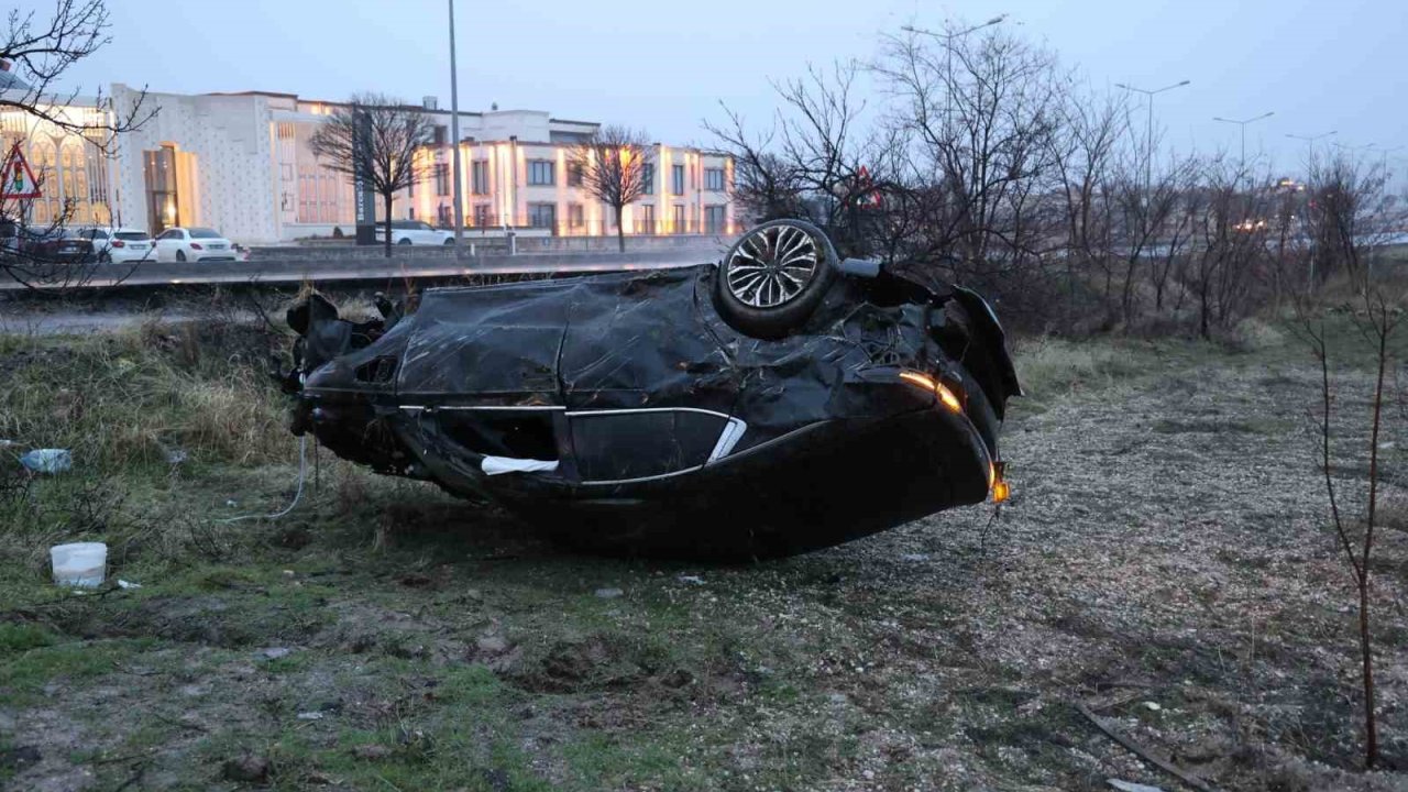 Kontrolden çıkan otomobil takla attı: 2 yaralı