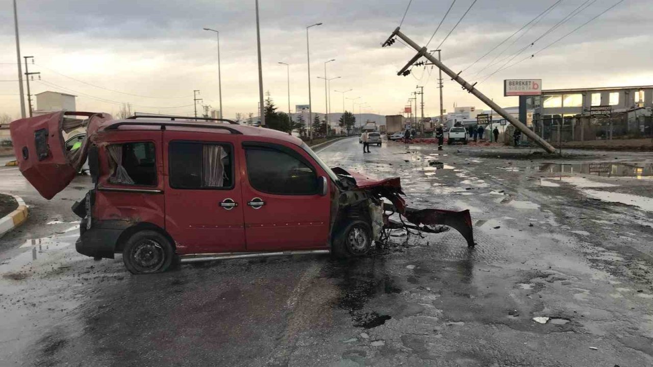 Konya’da tır ile kamyonet çarpıştı: 1 yaralı