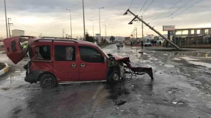 Konya’da tır ile kamyonet çarpıştı: 1 yaralı