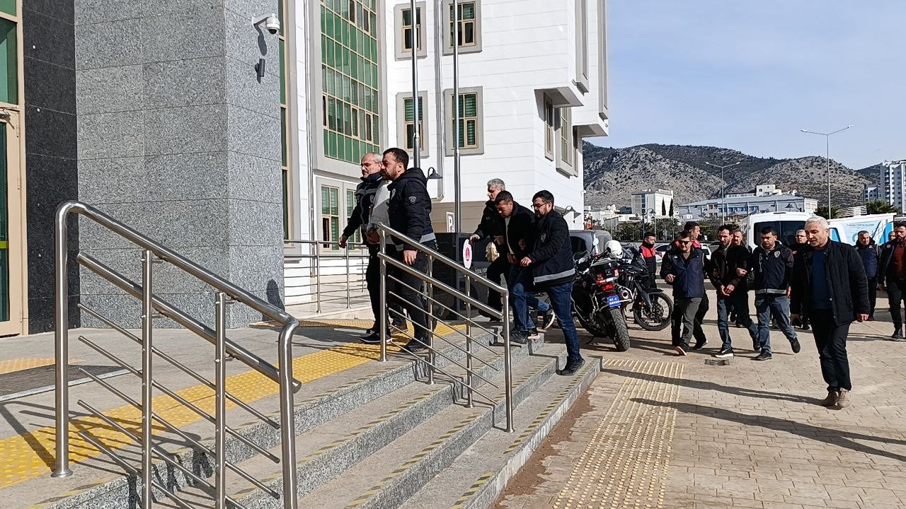 Köy kuşatıldı, katiller ile onlara yardım edenler yakalandı: 4 şüpheli adliyeye sevk edildi