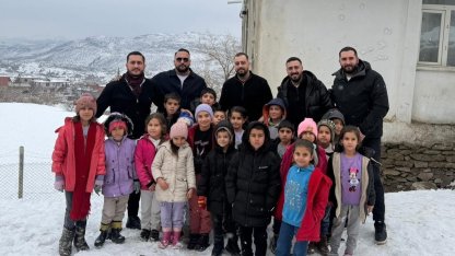 Köy okullarında eğitim gören öğrencilere kırtasiye malzemesi yardımı