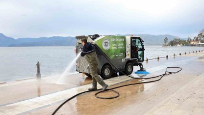 Köyceğiz gölünde sular çekildi, temizlik başladı