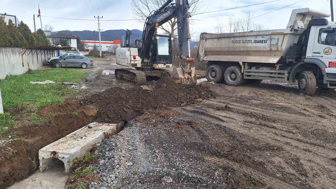 Köylerde kutu menfez çalışmaları devam ediyor
