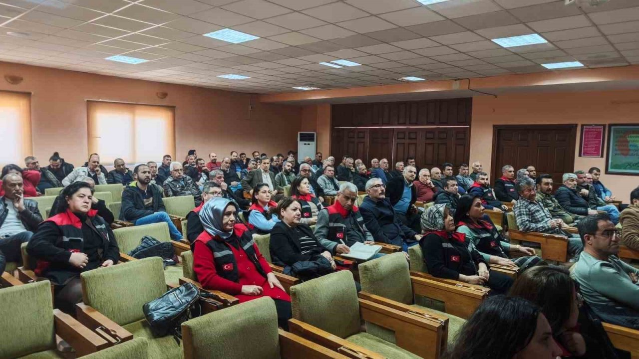 Kozan’da hurma üreticilerine kapsamlı eğitim