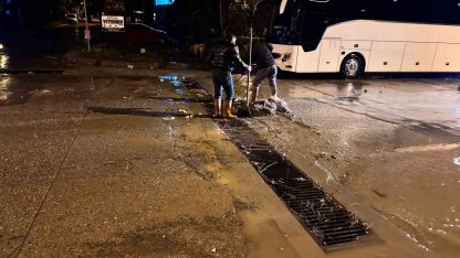 Kuşadası Belediyesi’nin ’yağmur’ mesaisi aralıksız sürüyor