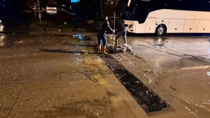 Kuşadası Belediyesi’nin ’yağmur’ mesaisi aralıksız sürüyor