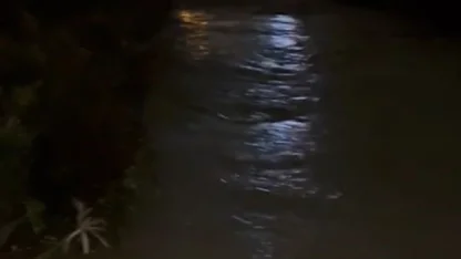 Kuşadası’nda dere taştı, alışveriş merkezi sular altında kaldı