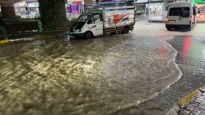 Kuşadası’nda şiddetli yağış ve dolu etkili oldu