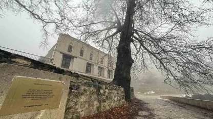 Lice’deki 486 yıllık Atak Ulu Camii sis içinde kaldı