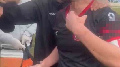 Maç sonu saha karıştı: 3 futbolcu yaralandı