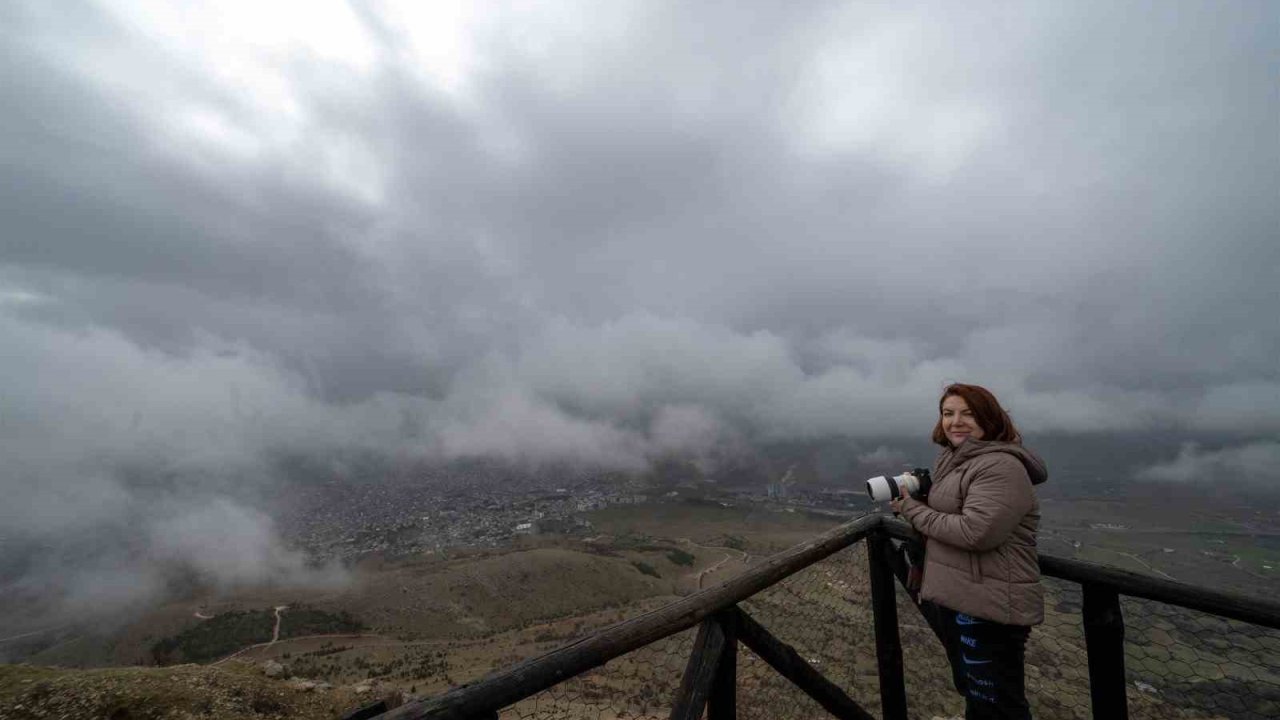 Makam Dağı’ndan sis altında kalan Ergani görüntülendi