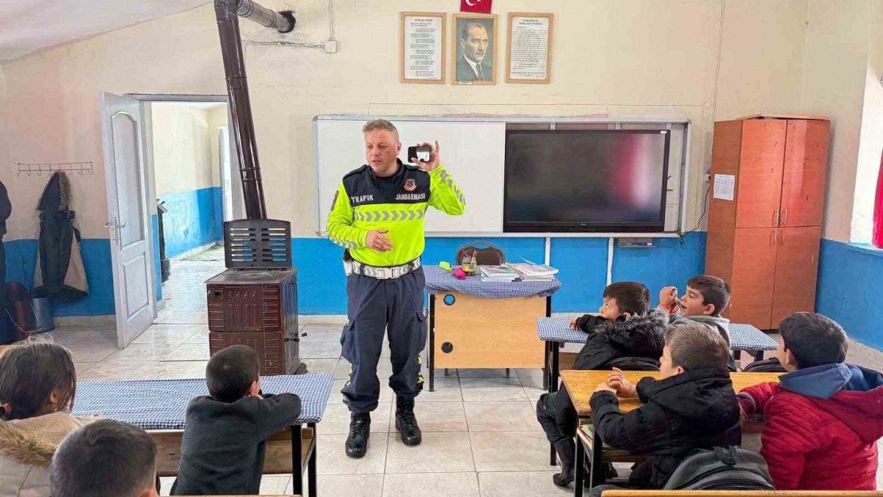 Malazgirt’te 52 öğrenciye trafik eğitimi