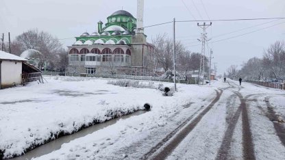 Malkara beyaza büründü : Kar yağışı etkili oluyor