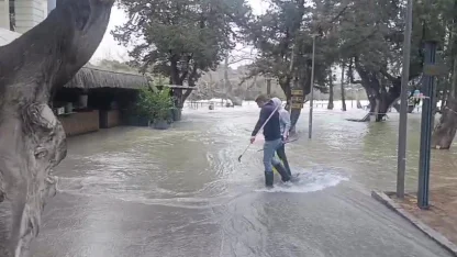 Manavgat Irmağı’nda su debisi yükseldi, işletmeleri su bastı