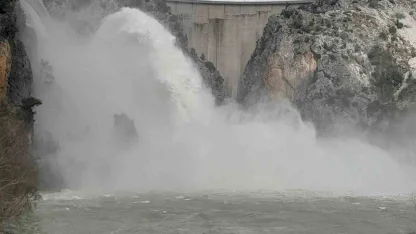 Manavgat’ta barajda taşkın riskine karşı su tahliyesi