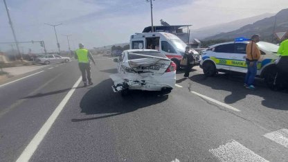 Manisa’da iki otomobil çarpıştı: 2’si çocuk 5 yaralı