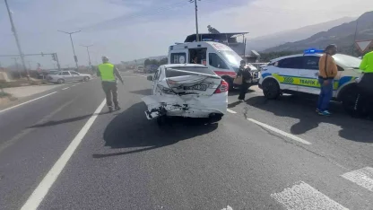 Manisa’da iki otomobil çarpıştı: 2’si çocuk 5 yaralı