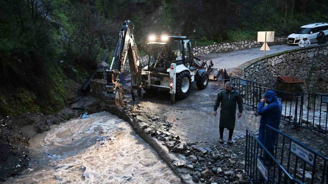 Manisa’da muhtemel taşkınlara karşı ekipler seferber oldu