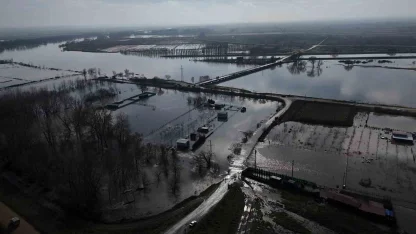 Meriç Nehri taştı, tarım arazileri ve yerleşim alanları sular altında kaldı