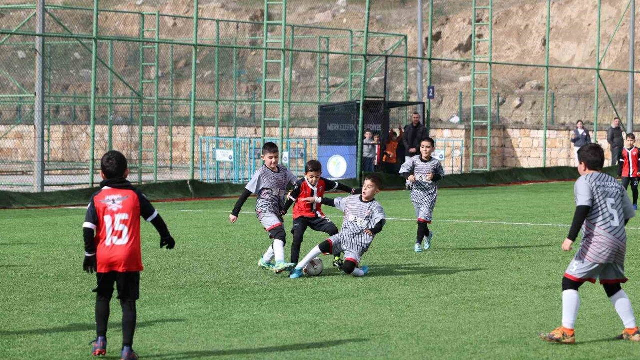Merkezefendi’de U-9 Şenlik Ligi tüm hızıyla devam ediyor