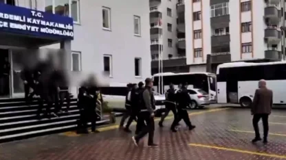 Mersin’de fuhuş operasyonu: 13 tutuklama