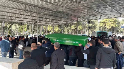 Mersin’deki kazadan acı hikaye: İkizleri ölüm ayırdı, 3 cenaze yan yana defnedildi
