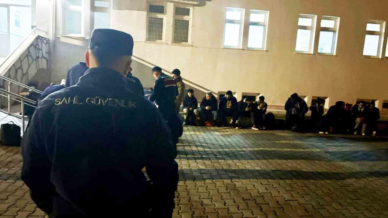 Milas’ta biri çocuk 33 düzensiz göçmen yakalandı