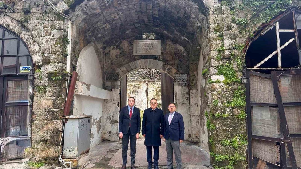 Muğla Valisi Akbıyık, Marmaris’te incelemelerde bulundu