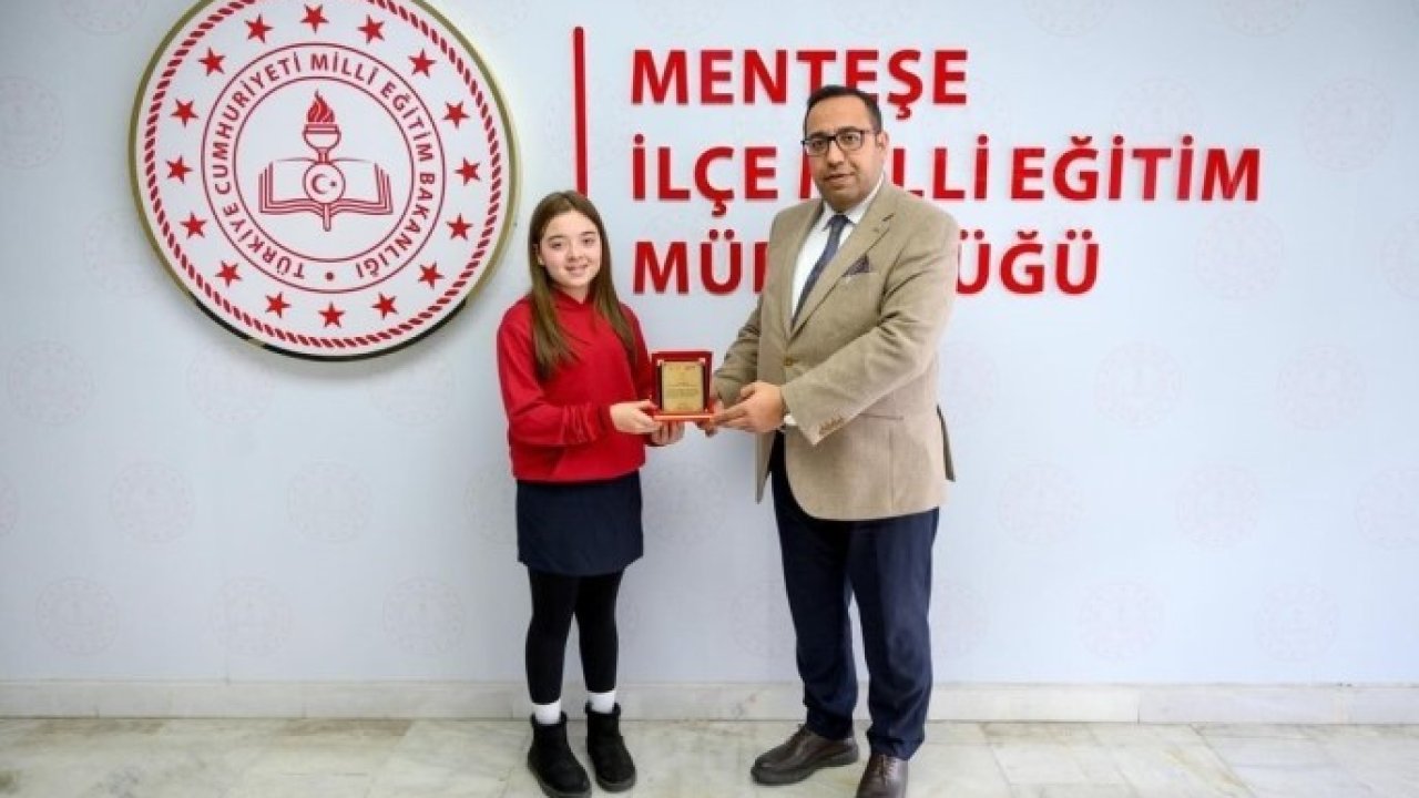 Muğlalı Azra, İstiklal Marşı’nı Güzel Okuma Yarışması’nda Türkiye birincisi oldu