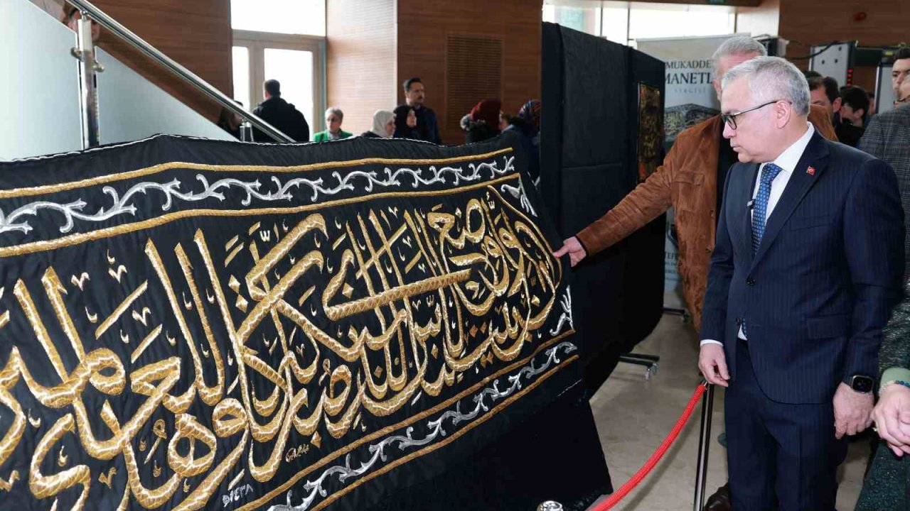 Mukaddes Emanetler Sergisi Sivas’ta Ziyarete Açıldı