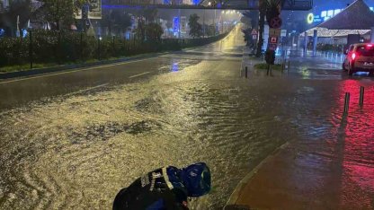 MUSKİ ekipleri gece boyunca tıkanan mazgalları açtı