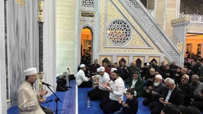 Muş’ta Berat Kandili’nde camiler doldu taştı