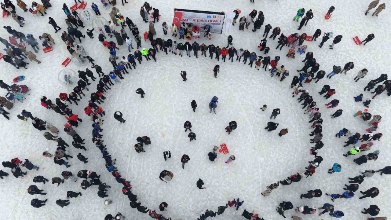 Muş’ta "Kar Festivali" renkli görüntülere sahne oldu