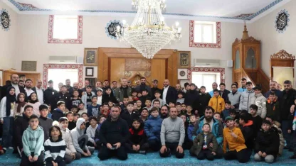 Namazını düzenli kılan öğrenciler ödüllendirildi