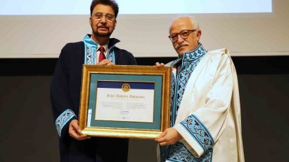 NEÜ’de Afzal Khan’a Fahri Doktora Payesi tevcih edildi